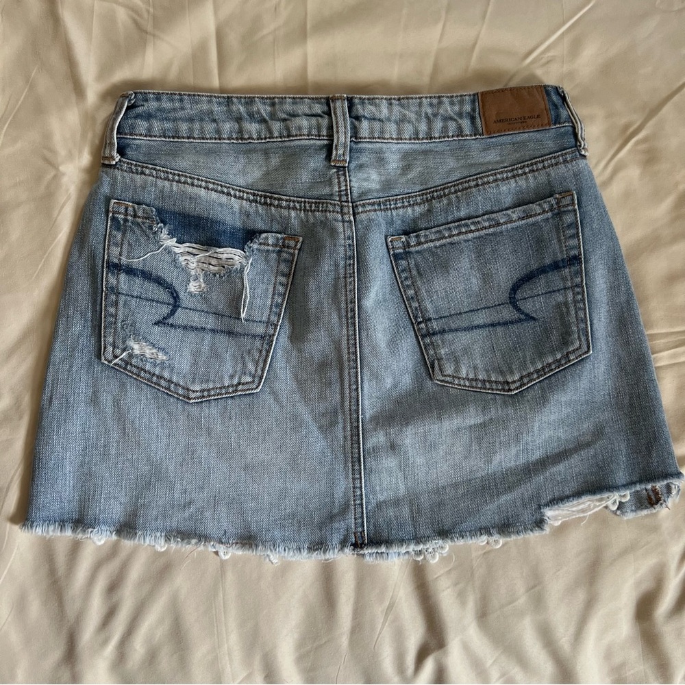 American Eagle Denim Distressed Mini Skirt with Lace Detail Size 0 - Picture 7 of 9